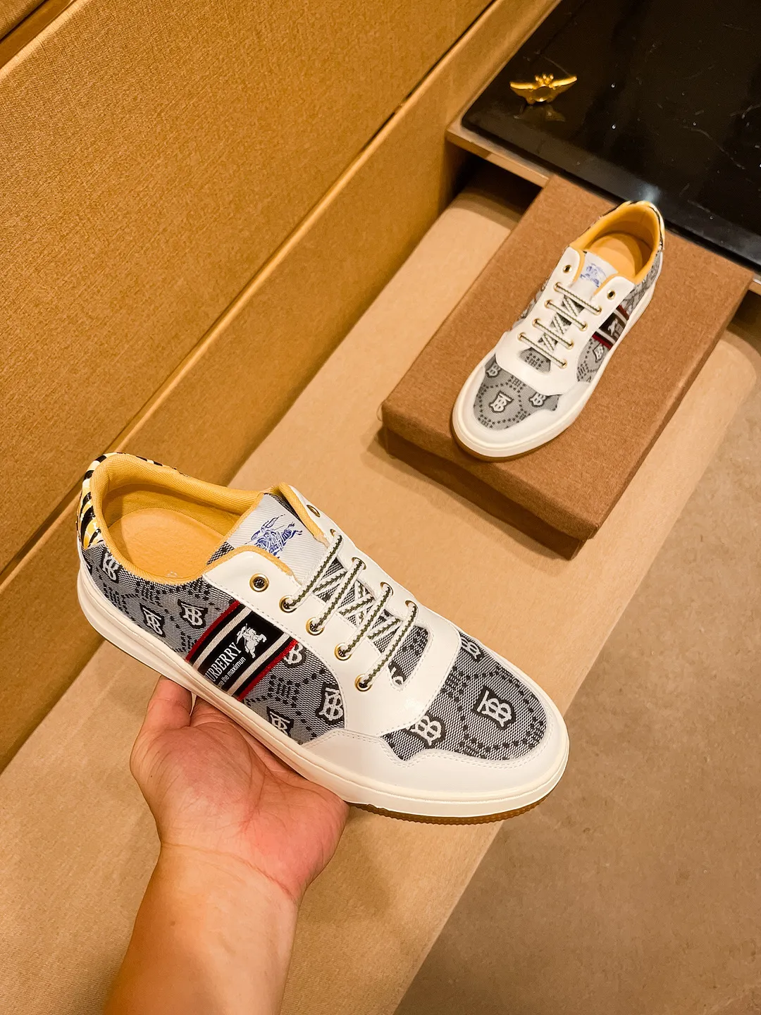 Men's shoes💰 400💰[LV]🔥Louis Vuitton, high-end men's shoes brand, official website 1:1 latest masterpiece: the upper is made of Italian imported first-layer cowhide with a comfortable and breathable lining➕original non-slip and wear-resistant outsole🔥, making walking more convenient and comfortable! An exclusive new model, a stunning work, a beautiful 1:1 replica [color] compared to the official quality! Create a fashionable personality to set off your uniqueness! A must-have for trendy men! Classic 🔥Size: 38-44 Color: 🔥 2⃣️colors available🔥.
